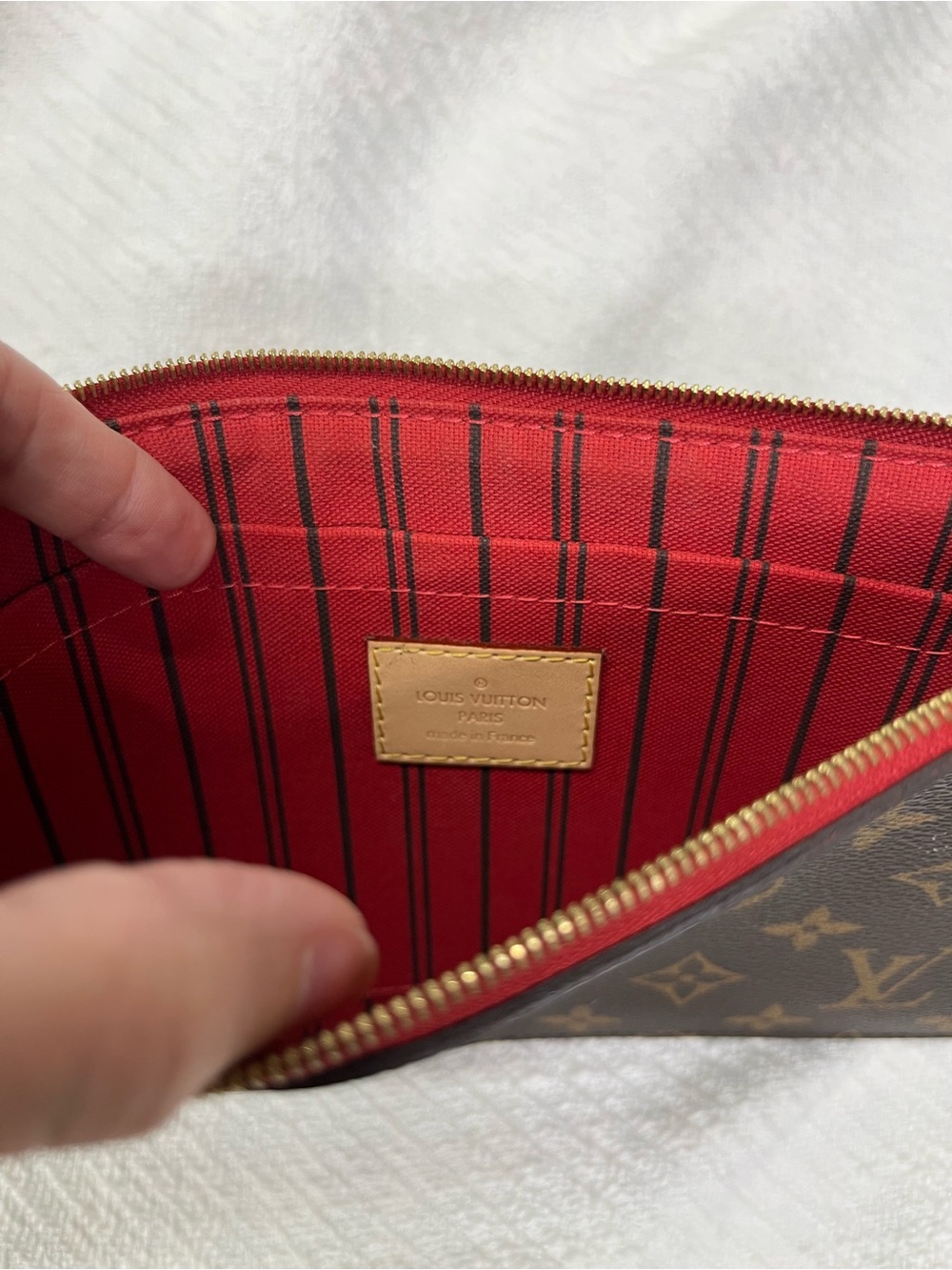 Louis Vuitton Neverfull Pochette Monogram Wristlet Pouch Cerise Interior Red - Picture 9 of 13